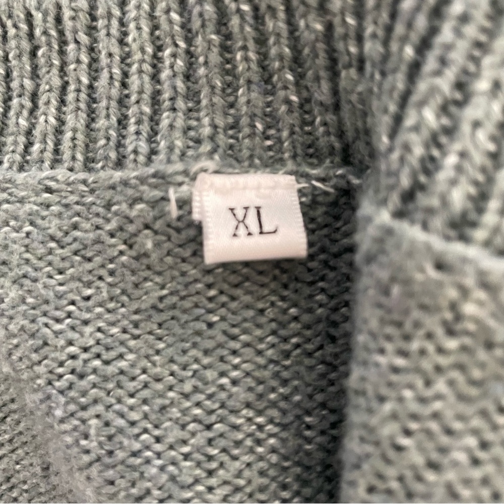 $10 SALE Sage Green V-Neck Cable Knit Pullover Women’s Sweater - Picture 4 of 7